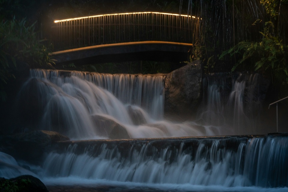 bains écossais avec une rivière thermale